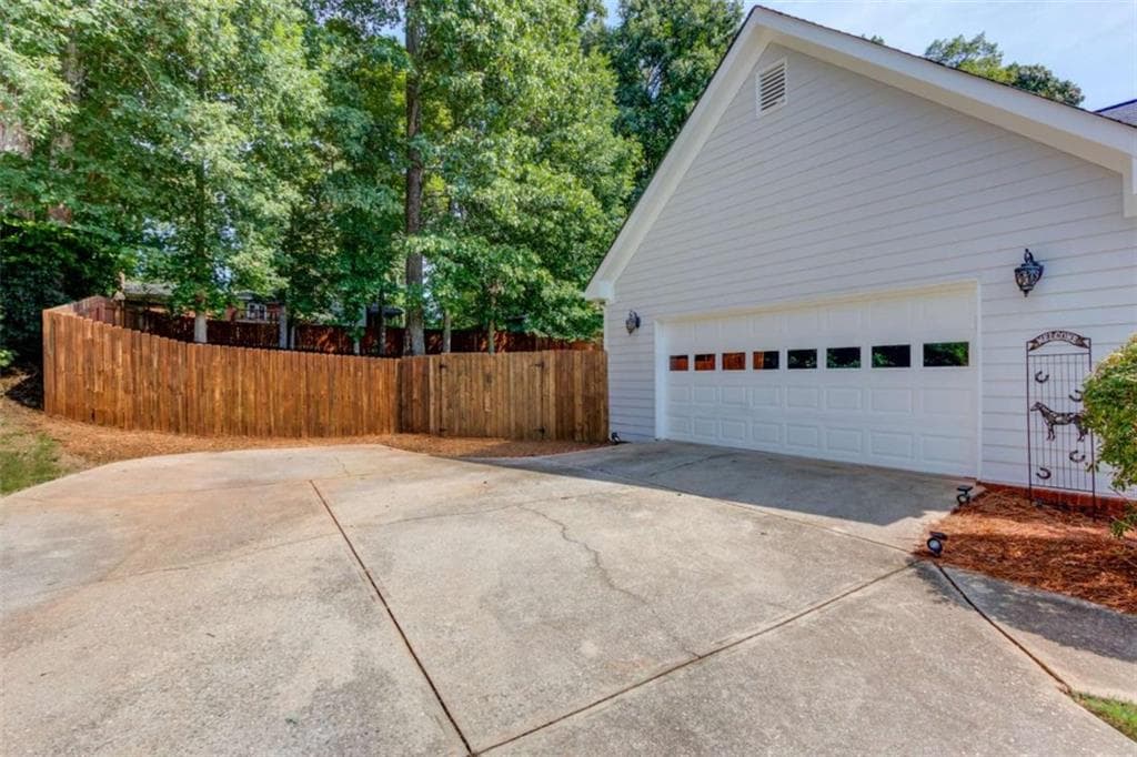 4 bedroom, 2 bathroom, 2,254 sq ft single family residence under contract at 2037 Windfield Drive, Monroe, GA 30655 — photo 4
