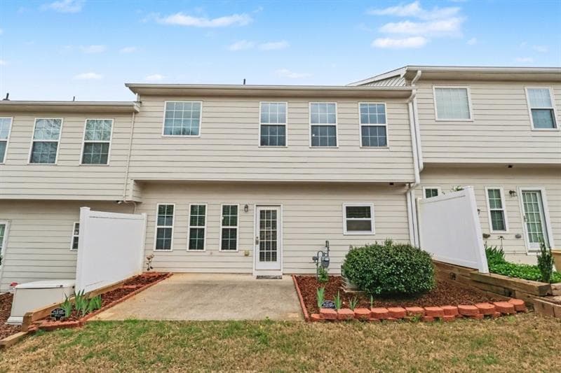 2 bedroom, 3 bathroom, 2,341 sq ft townhouse for sale at 136 Meeting Place, Lawrenceville, GA 30044 — photo 6