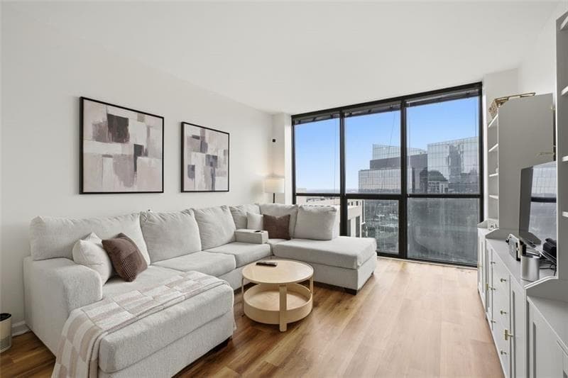 1 bedroom, 1 bathroom, 625 sq ft condominium for sale at 1280 W Peachtree Street 3713, Atlanta, GA 30309 — photo 4