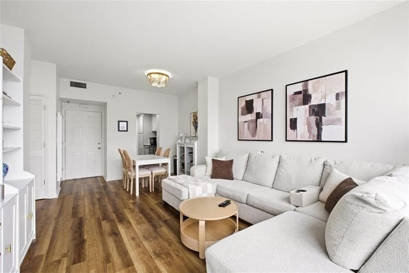 1 bedroom, 1 bathroom, 625 sq ft condominium for sale at 1280 W Peachtree Street 3713, Atlanta, GA 30309 — photo 7