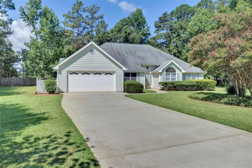 4 bedroom, 3 bathroom, 2,906 sq ft single family residence for sale at 4860 Thornwood Drive, Covington, GA 30016 — photo 2
