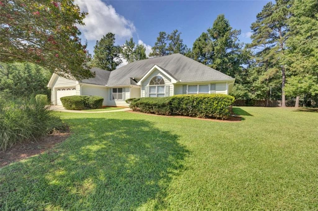 4 bedroom, 3 bathroom, 2,906 sq ft single family residence for sale at 4860 Thornwood Drive, Covington, GA 30016 — photo 3