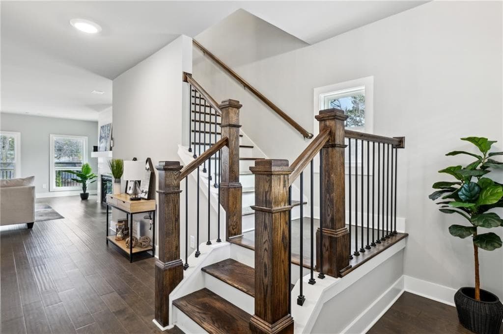 4 bedroom, 5 bathroom, 4,332 sq ft single family residence for sale at 3131 Stonegate Drive, Atlanta, GA 30331 — photo 3