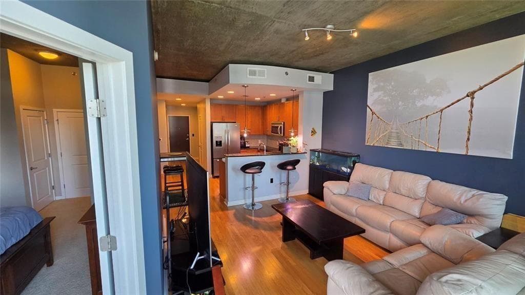 2 bedroom, 1 bathroom, 861 sq ft condominium under contract at 855 Peachtree Street 1510, Atlanta, GA 30308 — photo 3