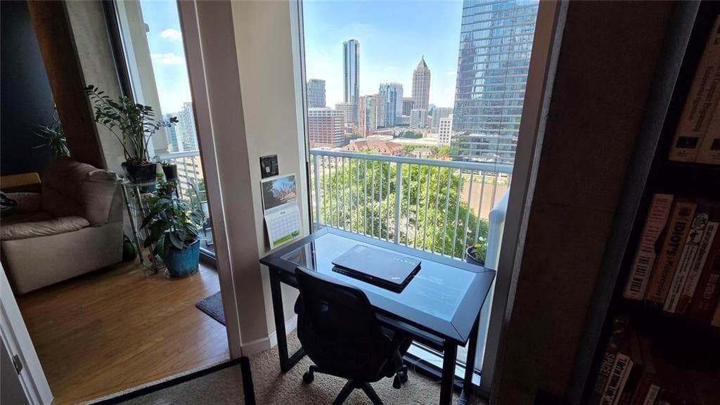 2 bedroom, 1 bathroom, 861 sq ft condominium under contract at 855 Peachtree Street 1510, Atlanta, GA 30308 — photo 4