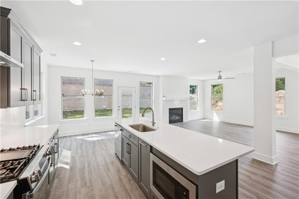 4 bedroom, 3 bathroom, 3,728 sq ft single family residence for sale at 3135 Stonegate Drive, Atlanta, GA 30331 — photo 6