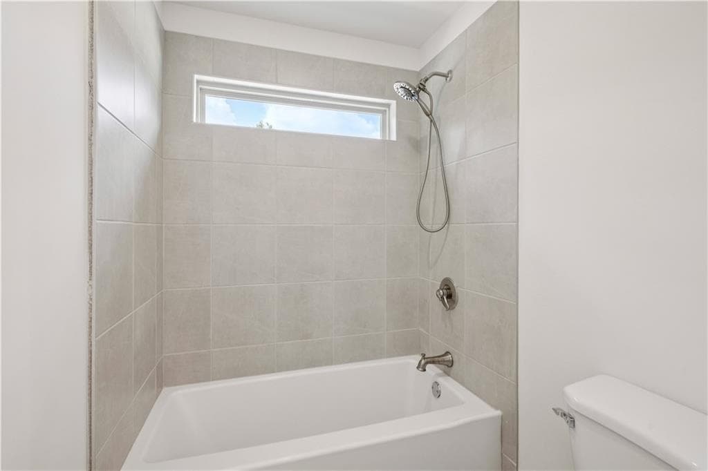 4 bedroom, 3 bathroom, 3,728 sq ft single family residence for sale at 3135 Stonegate Drive, Atlanta, GA 30331 — photo 9