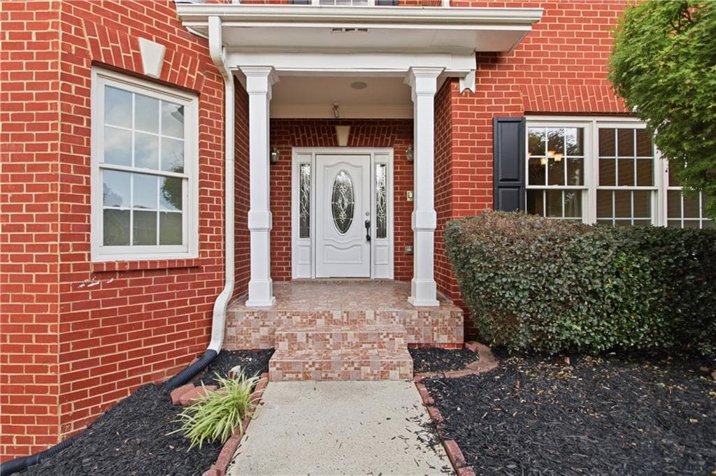 5 bedroom, 4 bathroom, 6,085 sq ft single family residence under contract at 1028 River Forest Point, Lawrenceville, GA 30045 — photo 4