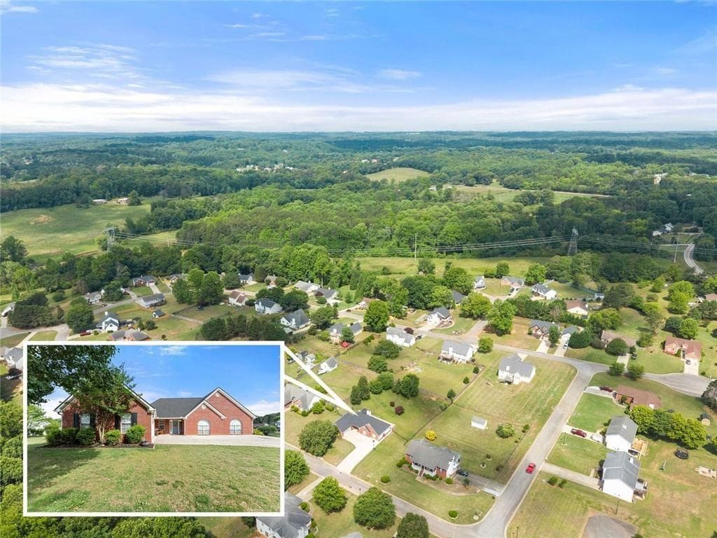 3 bedroom, 2 bathroom, 1,709 sq ft single family residence under contract at 4518 Summerset Drive, Gainesville, GA 30507 — photo 2