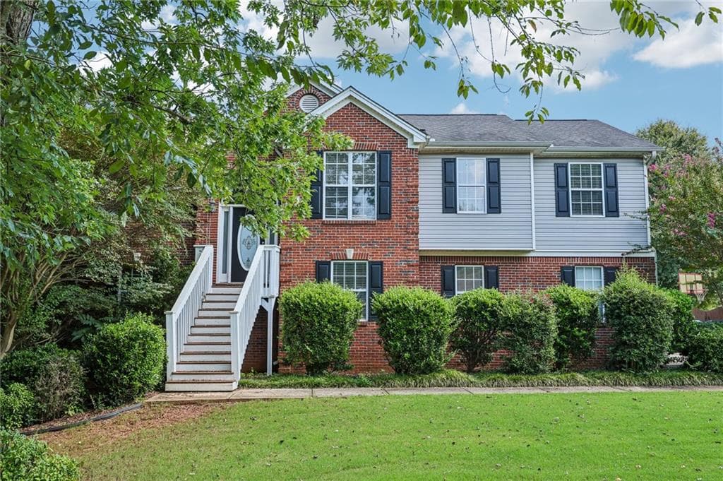 5 bedroom, 3 bathroom, 2,533 sq ft single family residence for sale at 525 San Dra Way, Monroe, GA 30656 — photo 1 of 57