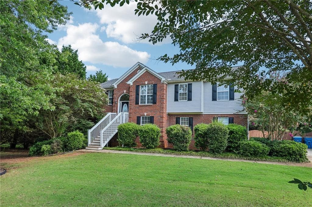 5 bedroom, 3 bathroom, 2,533 sq ft single family residence for sale at 525 San Dra Way, Monroe, GA 30656