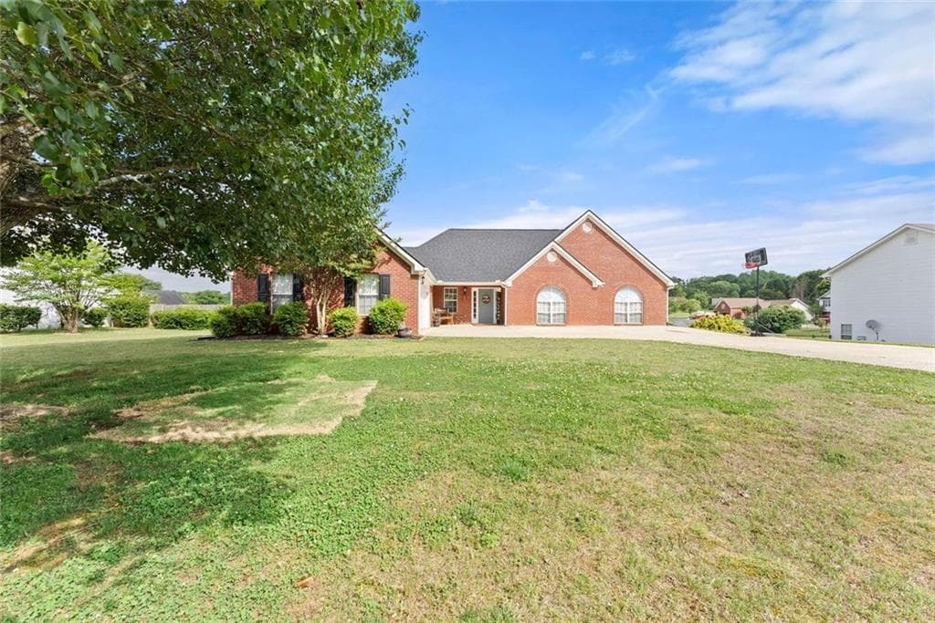 3 bedroom, 2 bathroom, 1,709 sq ft single family residence under contract at 4518 Summerset Drive, Gainesville, GA 30507 — photo 4