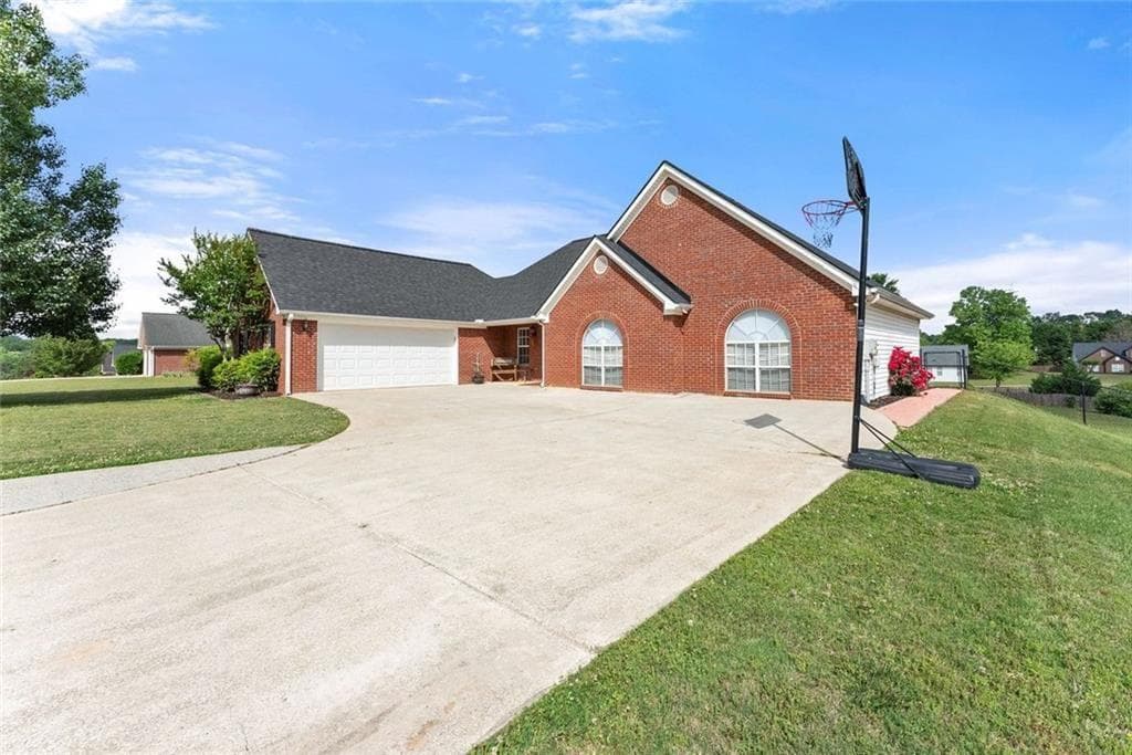 3 bedroom, 2 bathroom, 1,709 sq ft single family residence under contract at 4518 Summerset Drive, Gainesville, GA 30507 — photo 5