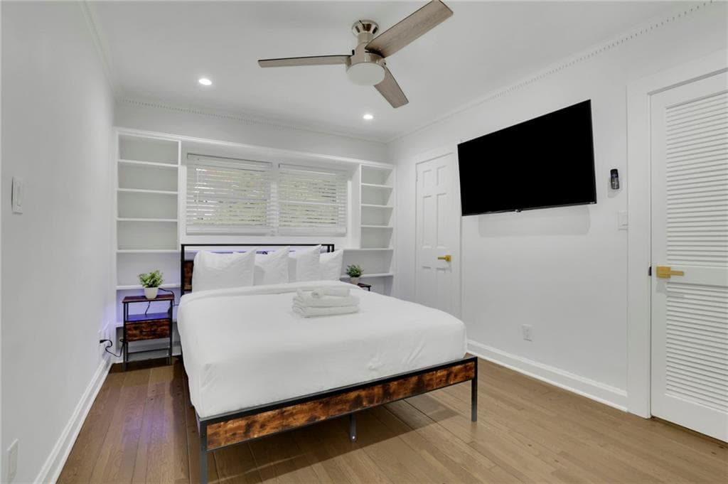 8 bedroom, 8 bathroom, 4,075 sq ft single family residence for rent at 3018 W Pine Valley Road, Atlanta, GA 30305 for $16,000 a month — photo 8