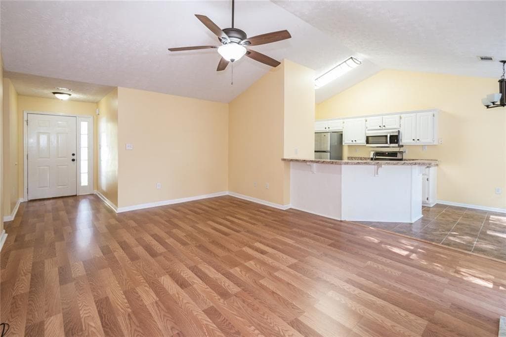 3 bedroom, 2 bathroom, 1,745 sq ft single family residence for rent at 118 Jimmy Reynolds Drive, Jefferson, GA 30549 for $2,000 a month — photo 2