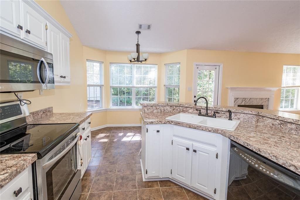 3 bedroom, 2 bathroom, 1,745 sq ft single family residence for rent at 118 Jimmy Reynolds Drive, Jefferson, GA 30549 for $2,000 a month — photo 7