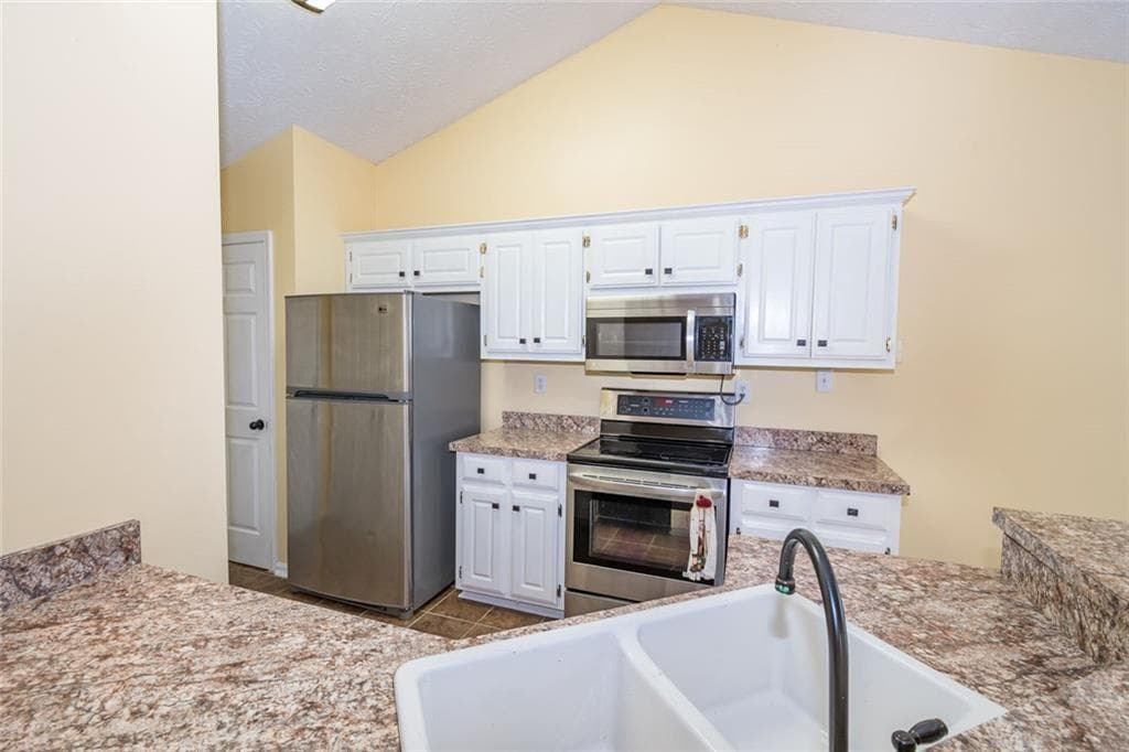 3 bedroom, 2 bathroom, 1,745 sq ft single family residence for rent at 118 Jimmy Reynolds Drive, Jefferson, GA 30549 for $2,000 a month — photo 9