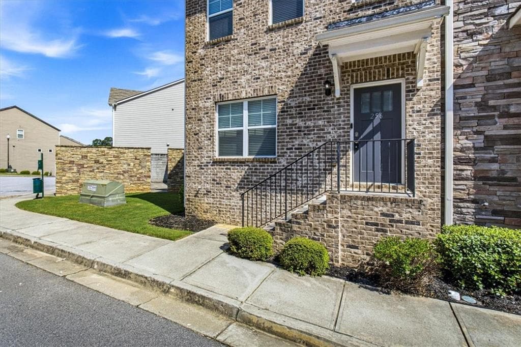 2 bedroom, 4 bathroom, 1,848 sq ft townhouse for sale at 256 Ismal Drive, Atlanta, GA 30331 — photo 4