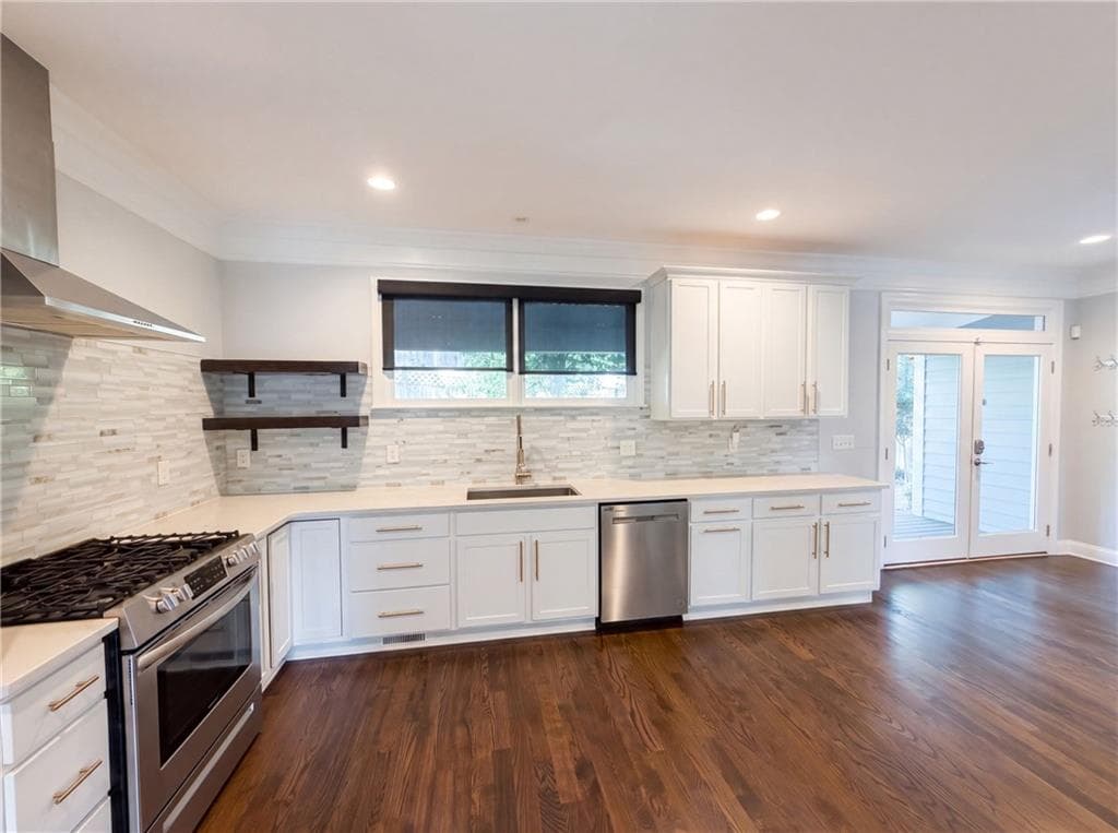 4 bedroom, 3 bathroom, 2,163 sq ft single family residence for sale at 365 Barber Street, Athens, GA 30601 — photo 2