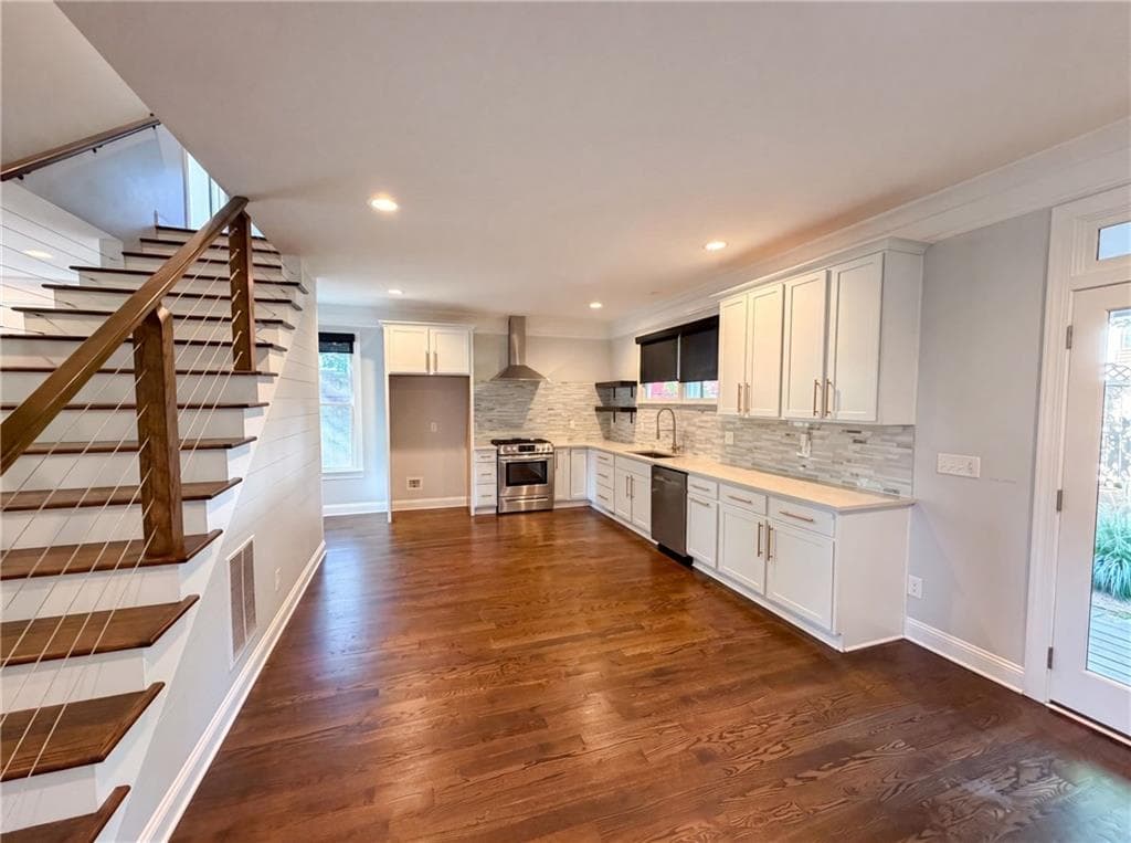 4 bedroom, 3 bathroom, 2,163 sq ft single family residence for sale at 365 Barber Street, Athens, GA 30601 — photo 6