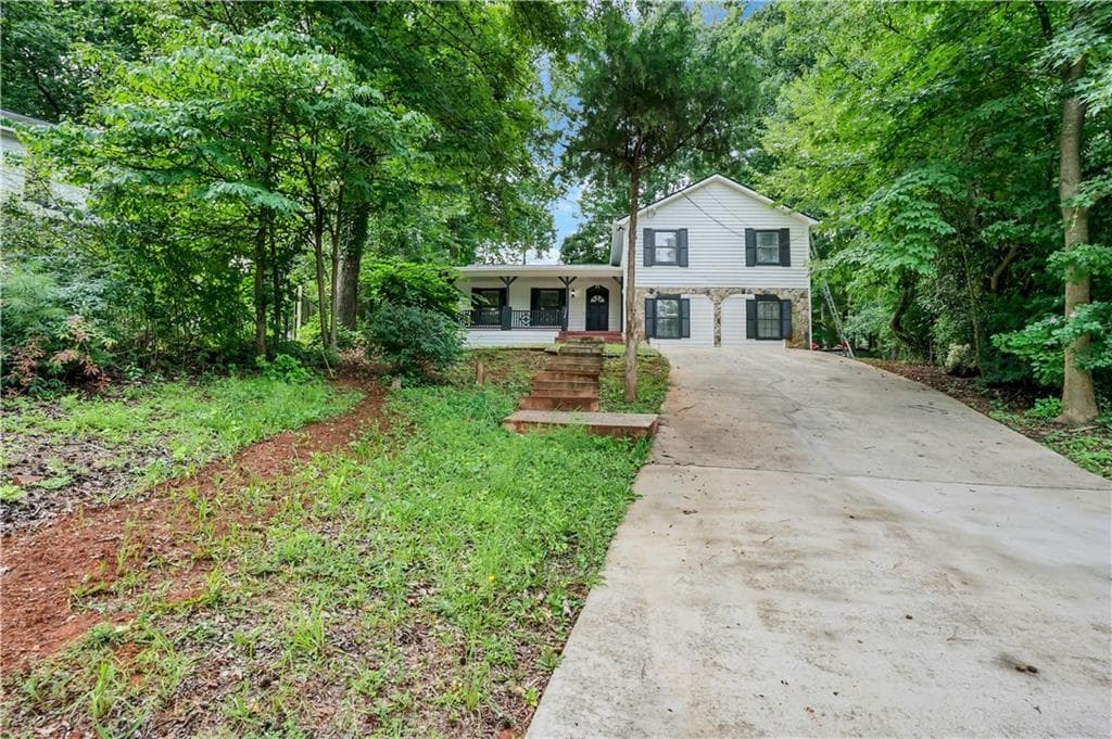 4 bedroom, 2 bathroom, 2,304 sq ft single family residence for sale at 4960 Cold Springs Drive, Lilburn, GA 30047 — photo 2