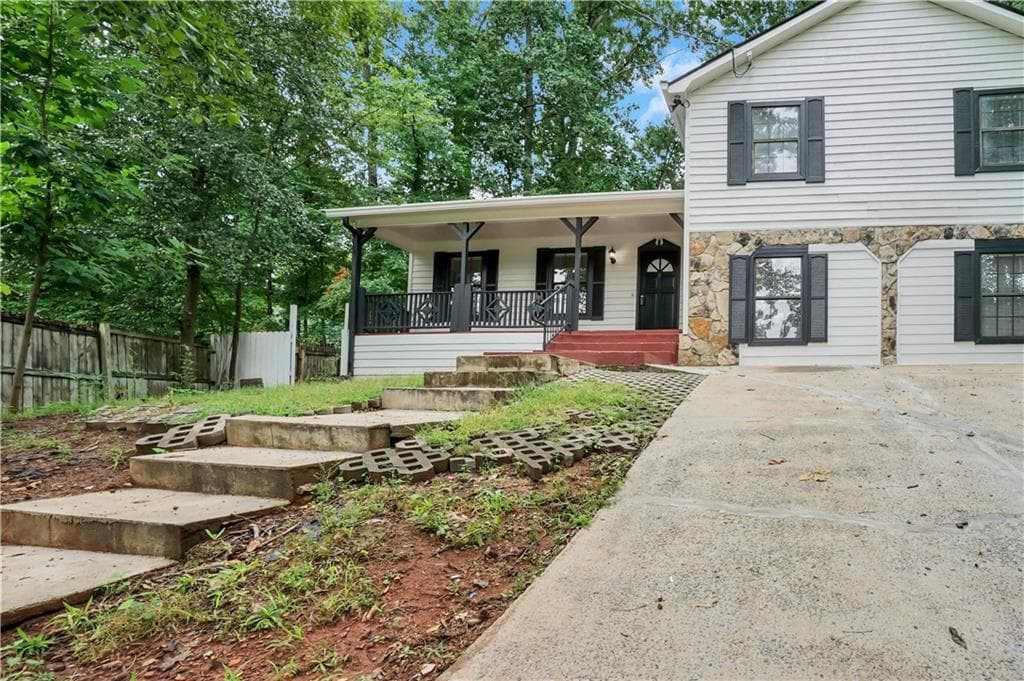 4 bedroom, 2 bathroom, 2,304 sq ft single family residence for sale at 4960 Cold Springs Drive, Lilburn, GA 30047 — photo 3