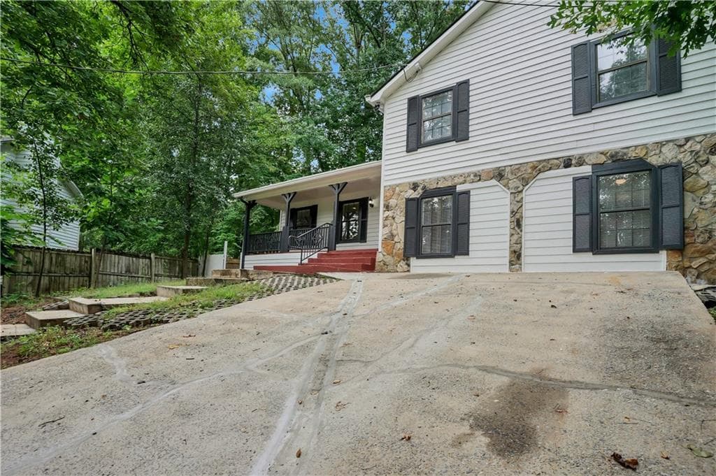 4 bedroom, 2 bathroom, 2,304 sq ft single family residence for sale at 4960 Cold Springs Drive, Lilburn, GA 30047 — photo 4