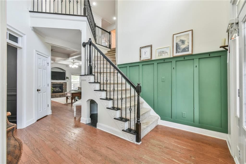 5 bedroom, 3 bathroom, 3,058 sq ft single family residence under contract at 802 Autumn Meadow Drive, Loganville, GA 30052 — photo 2