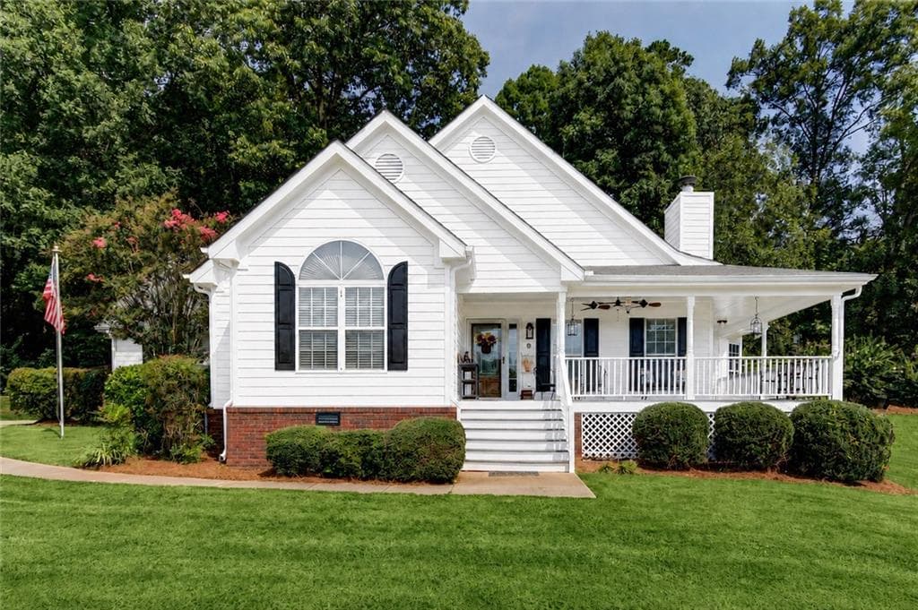 4 bedroom, 2 bathroom, 2,254 sq ft single family residence under contract at 2037 Windfield Drive, Monroe, GA 30655 — photo 2