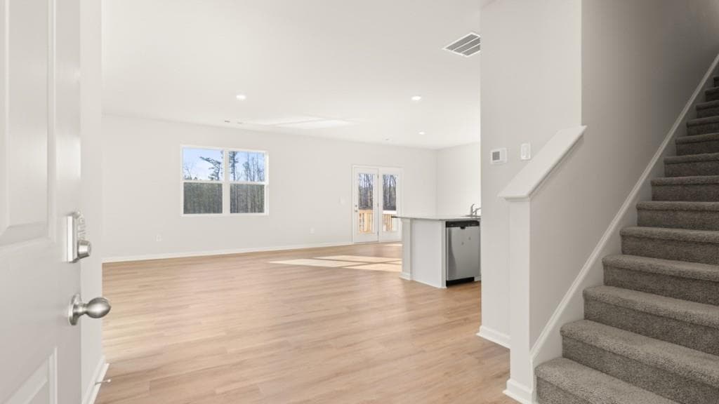 4 bedroom, 3 bathroom, 1,927 sq ft single family residence under contract at 3022 Manor Hill Place, Union City, GA 30291 — photo 2