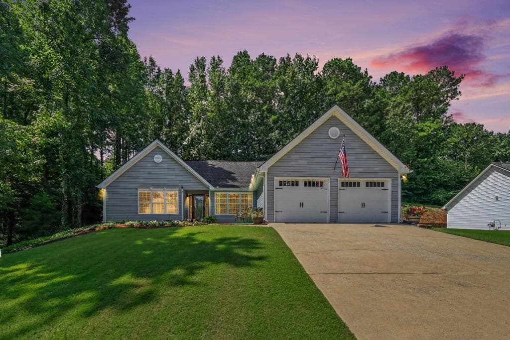 3 bedroom, 2 bathroom, 1,994 sq ft single family residence for sale at 29 OAKRIDGE Court, Douglasville, GA 30134 — photo 2