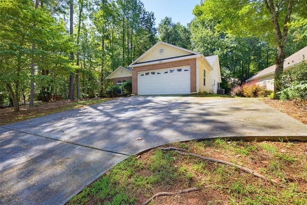 3 bedroom, 2 bathroom, 1,675 sq ft single family residence for sale at 9201 Tarnwood Circle, Villa Rica, GA 30180 — photo 2