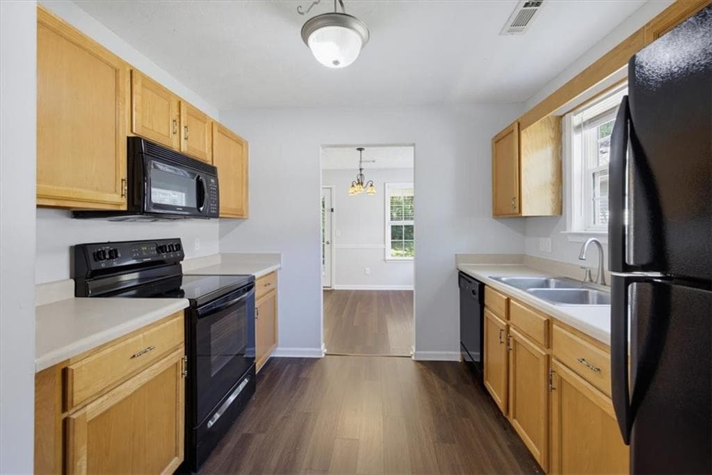 3 bedroom, 2 bathroom, 1,675 sq ft single family residence for sale at 9201 Tarnwood Circle, Villa Rica, GA 30180 — photo 10