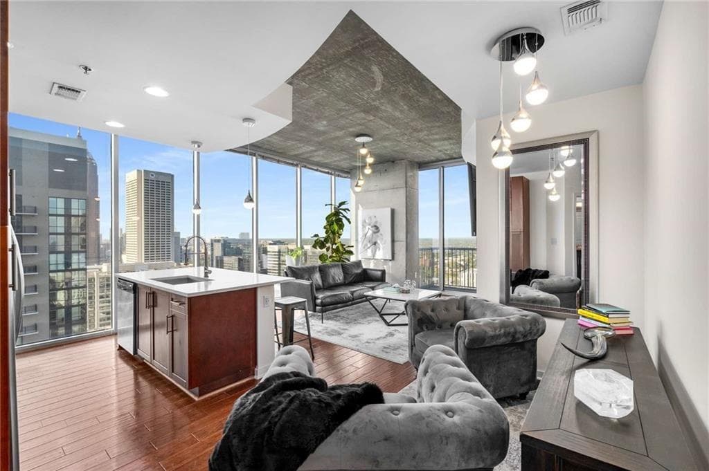 2 bedroom, 2 bathroom, 1,148 sq ft condominium under contract at 855 Peachtree Street 3003, Atlanta, GA 30308