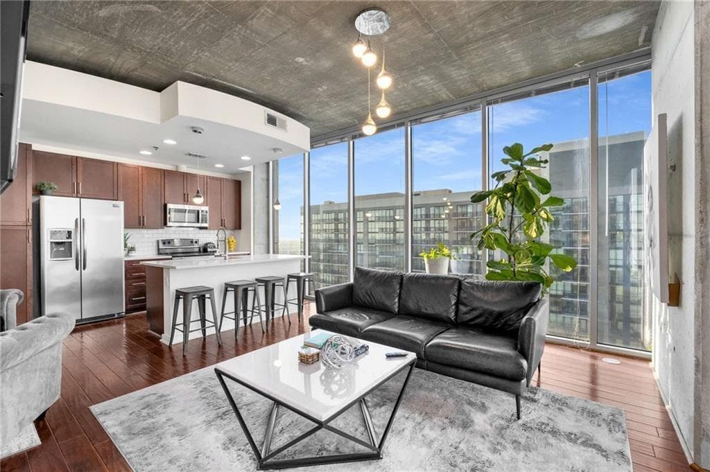 2 bedroom, 2 bathroom, 1,148 sq ft condominium under contract at 855 Peachtree Street 3003, Atlanta, GA 30308 — photo 2
