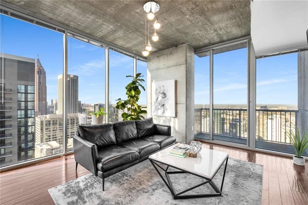 2 bedroom, 2 bathroom, 1,148 sq ft condominium under contract at 855 Peachtree Street 3003, Atlanta, GA 30308 — photo 3