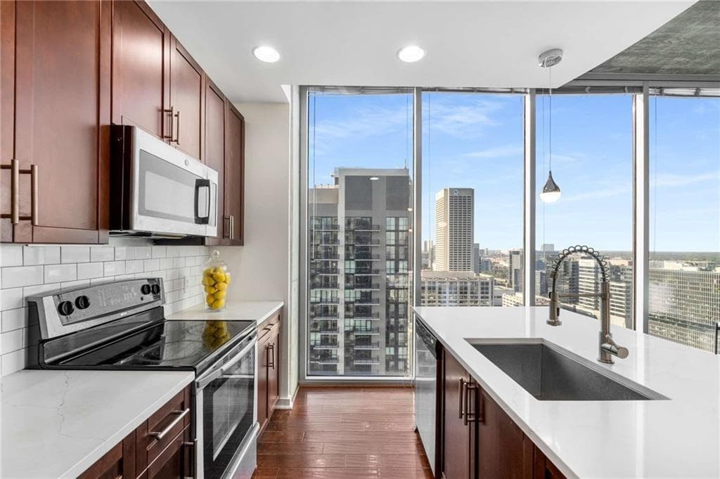2 bedroom, 2 bathroom, 1,148 sq ft condominium under contract at 855 Peachtree Street 3003, Atlanta, GA 30308 — photo 6