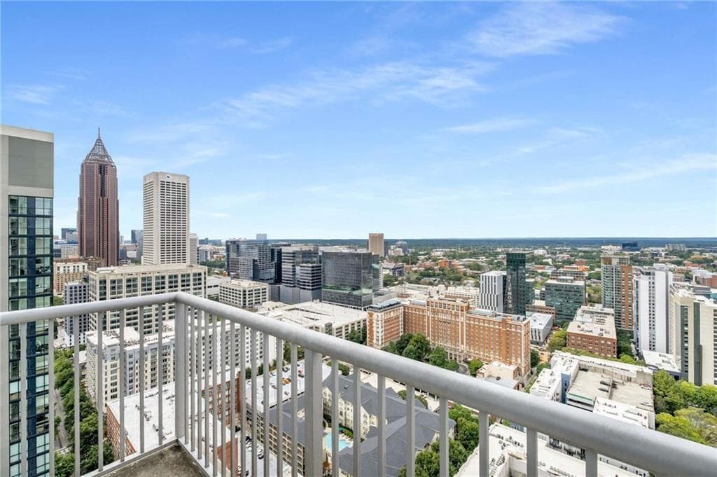 2 bedroom, 2 bathroom, 1,148 sq ft condominium under contract at 855 Peachtree Street 3003, Atlanta, GA 30308 — photo 10