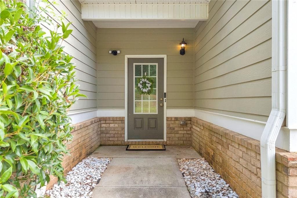 4 bedroom, 2 bathroom, 2,104 sq ft single family residence for sale at 662 Carla Court, Winder, GA 30680 — photo 4