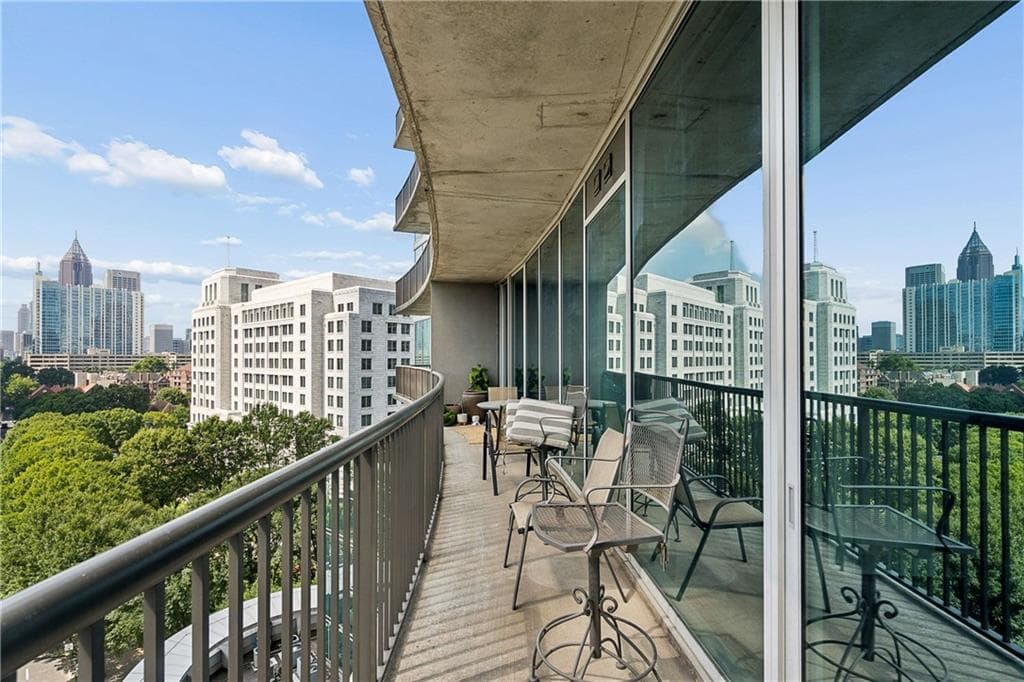 2 bedroom, 2 bathroom, 1,398 sq ft condominium for sale at 1080 Peachtree Street 1009, Atlanta, GA 30309 — photo 1 of 46