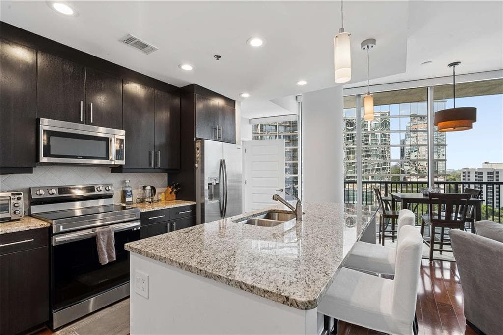 2 bedroom, 2 bathroom, 1,398 sq ft condominium for sale at 1080 Peachtree Street 1009, Atlanta, GA 30309 — photo 8