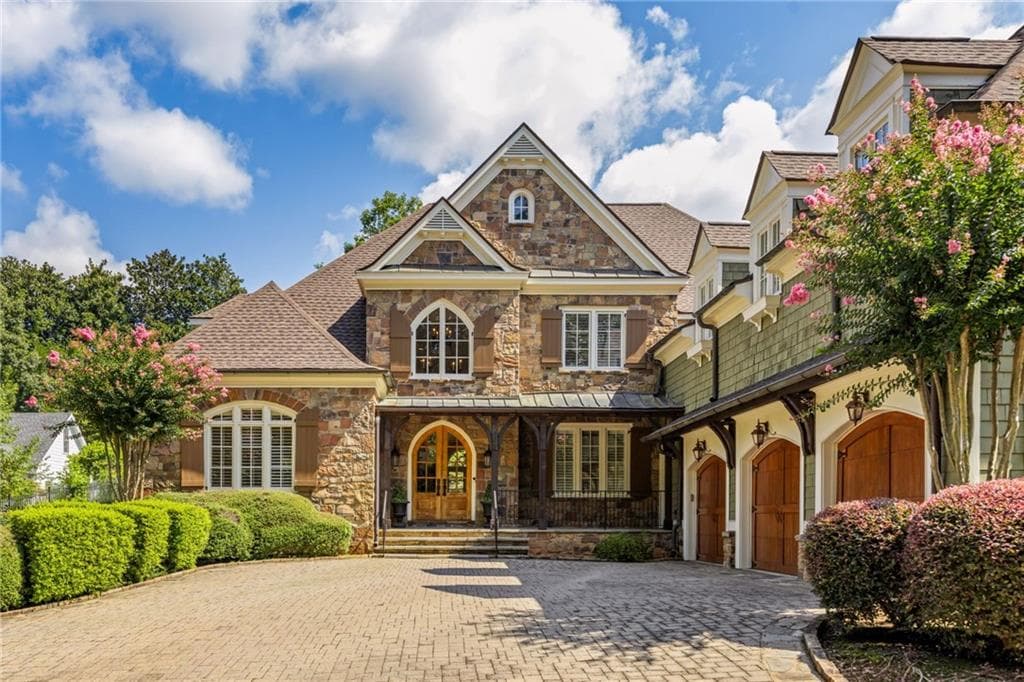6 bedroom, 7 bathroom, 6,321 sq ft single family residence under contract at 2927 Orchard Knob, Atlanta, GA 30339 — photo 2