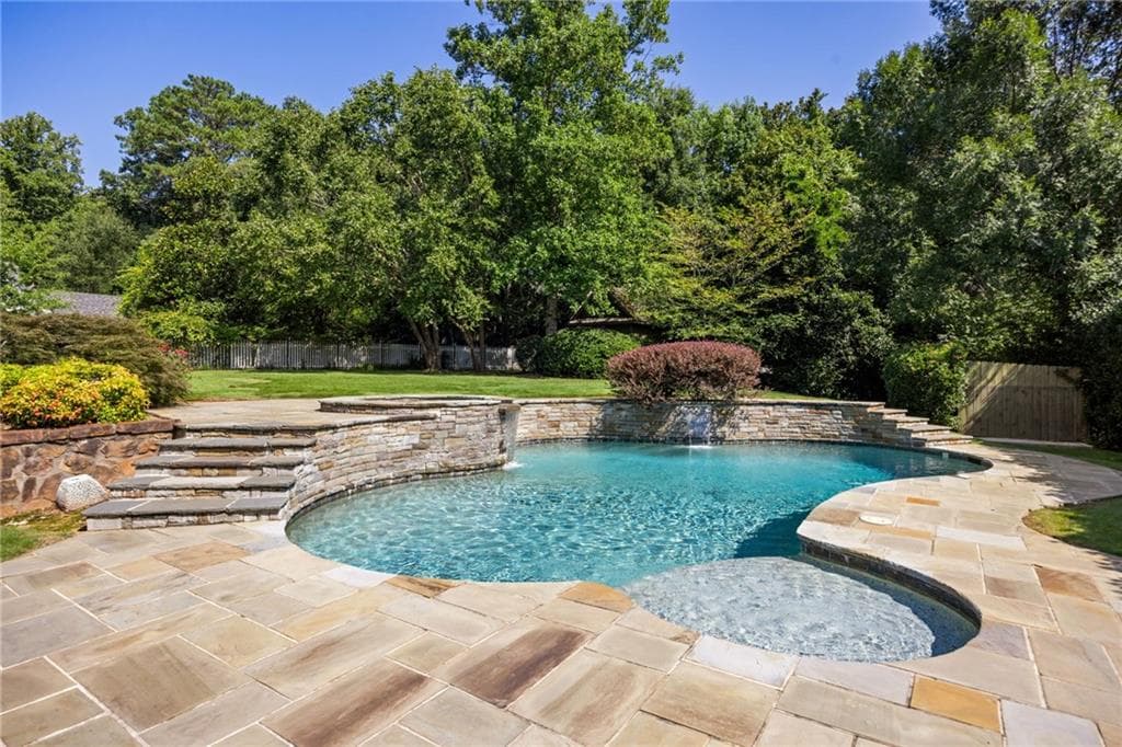 6 bedroom, 7 bathroom, 6,321 sq ft single family residence under contract at 2927 Orchard Knob, Atlanta, GA 30339 — photo 6
