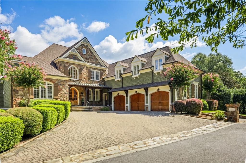 6 bedroom, 7 bathroom, 6,321 sq ft single family residence under contract at 2927 Orchard Knob, Atlanta, GA 30339 — photo 3