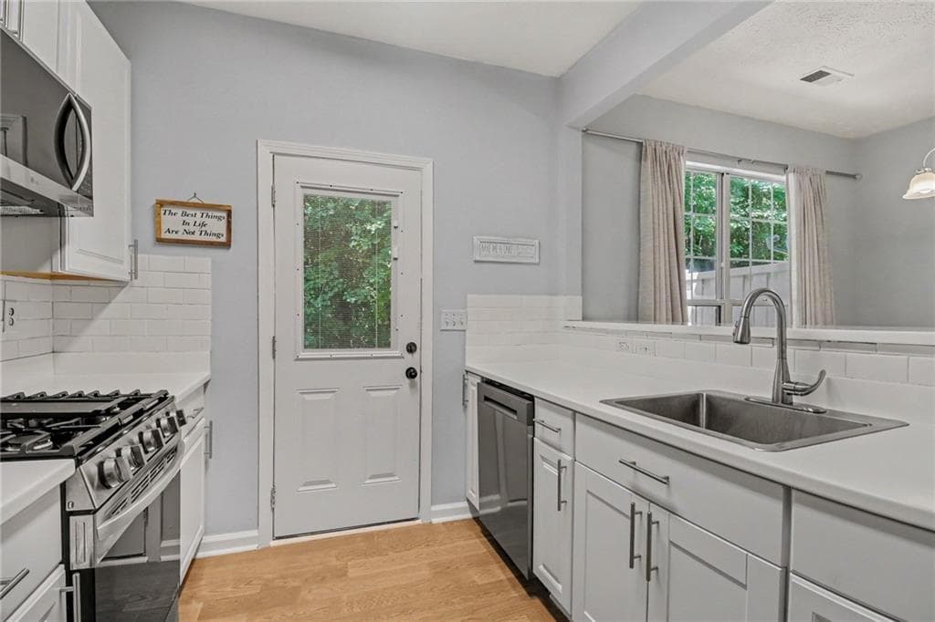 3 bedroom, 3 bathroom, 1,564 sq ft townhouse for sale at 5840 Terremont Circle, Norcross, GA 30093 — photo 7