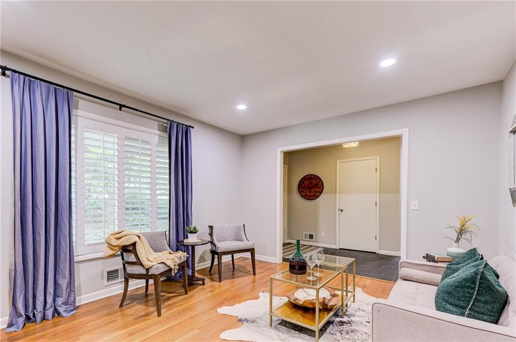 5 bedroom, 4 bathroom, 3,156 sq ft single family residence for sale at 570 Elden Drive, Atlanta, GA 30342 — photo 6