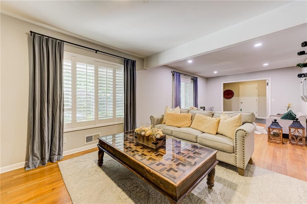 5 bedroom, 4 bathroom, 3,156 sq ft single family residence for sale at 570 Elden Drive, Atlanta, GA 30342 — photo 7