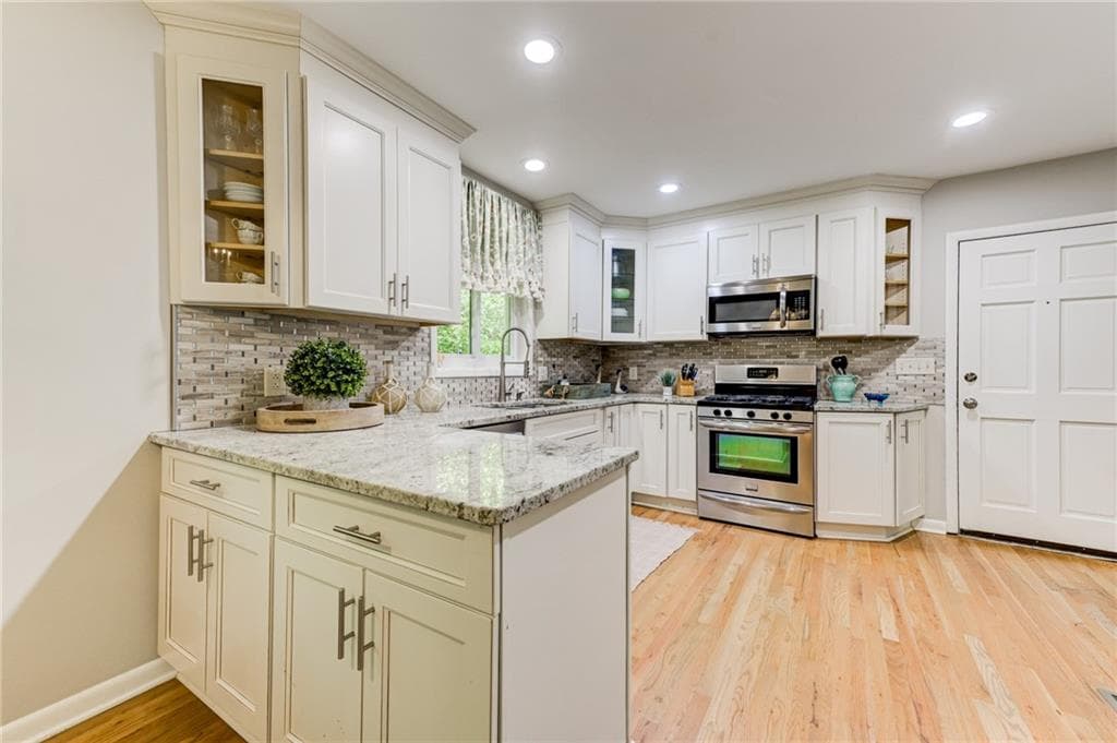 5 bedroom, 4 bathroom, 3,156 sq ft single family residence for sale at 570 Elden Drive, Atlanta, GA 30342 — photo 8