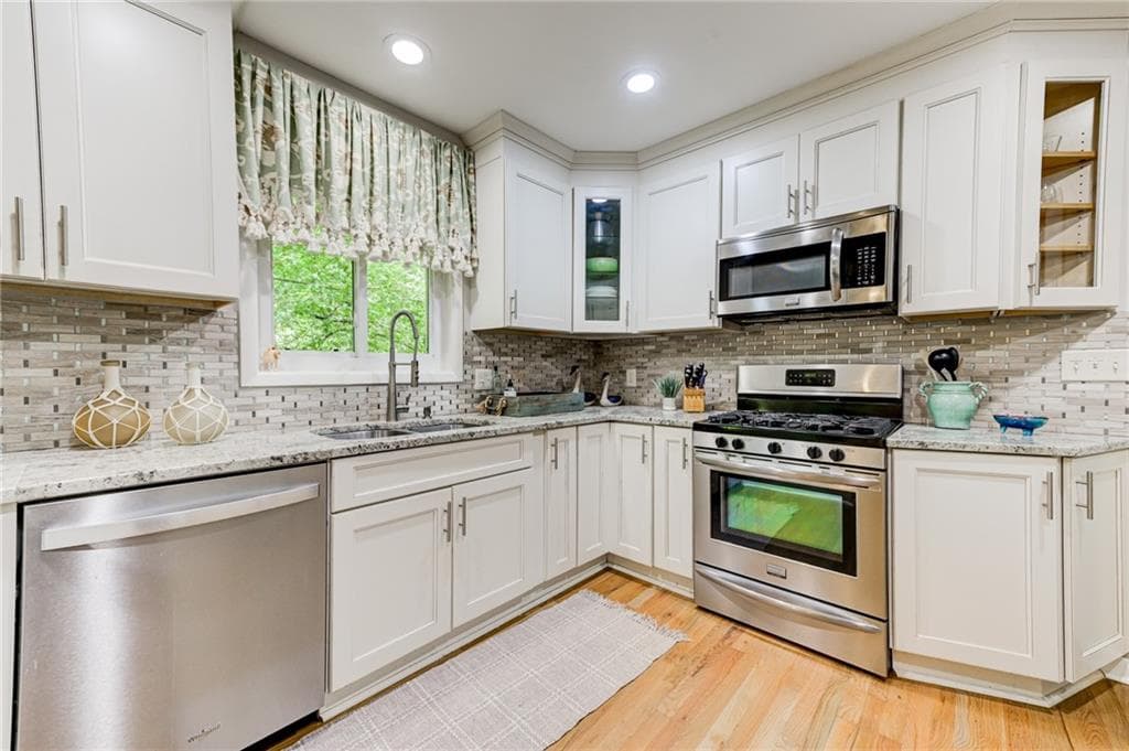 5 bedroom, 4 bathroom, 3,156 sq ft single family residence for sale at 570 Elden Drive, Atlanta, GA 30342 — photo 9