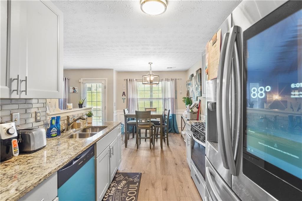 3 bedroom, 3 bathroom, 1,822 sq ft townhouse for sale at 2007 Manhattan Parkway, Decatur, GA 30035 — photo 4